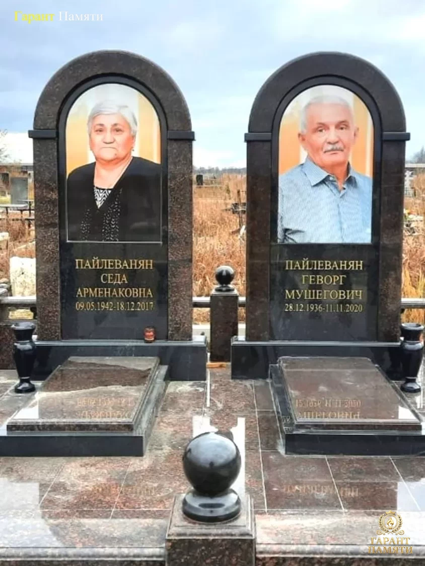 Зеркальный памятник №3